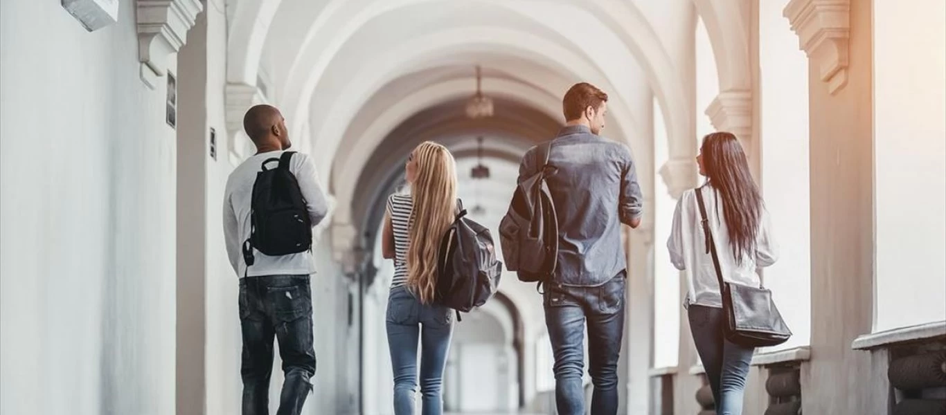 Βρετανία: Έρευνα για «κακοποιητικές συμπεριφορές» και «κουλτούρα βιασμού» σε πάνω από 100 εκπαιδευτικά ιδρύματα